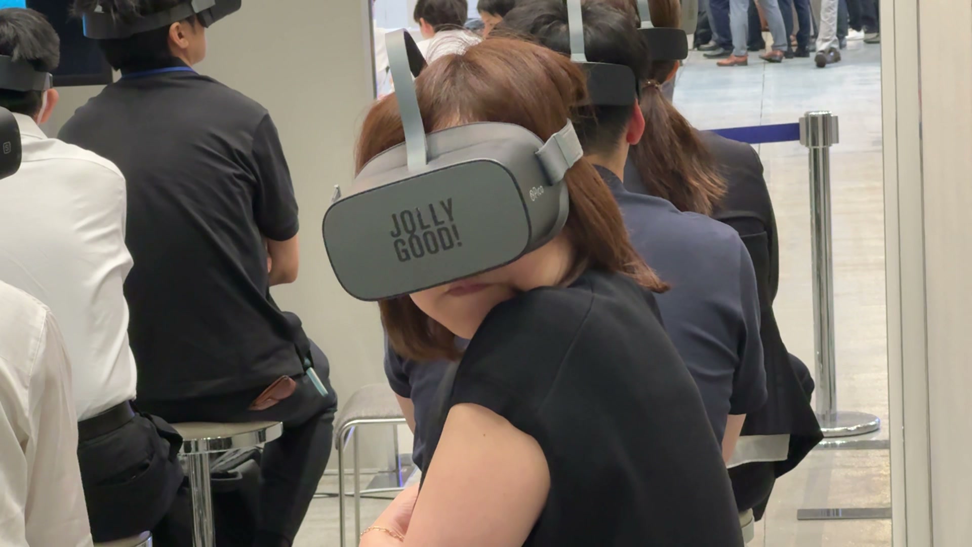 JOLLYGOODロゴが大きく見えるVRゴーグル